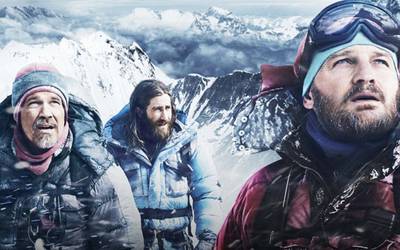 В кино на этой неделе: Эверест, веселые зомби и киллер Микки Рурк