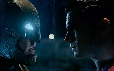 В кино на этой неделе: Бэтмен против Супермена, «красная угроза» и Docudays