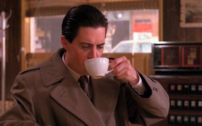 Выпить кофе красиво: 5 знаменитых кафе из телесериалов