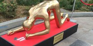 В Лос-Анджелесе поставили статую «Оскару» на кокаине