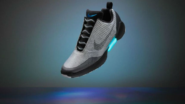 промо к новым кроссовкам Nike, вдохновленным фильмом "Назад в будущее"