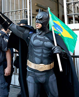 Бэтмен на Мундиале в Бразилии