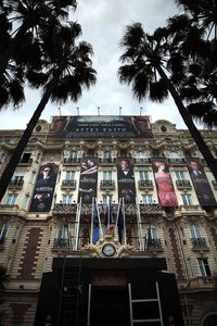 <p class="MsoNormal">Фасад столетнего отеля <span lang="EN-US">Intercontinental</span><span lang="EN-US">Carlton</span></p>