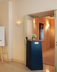 <p class="MsoNormal">Холл отеля <span lang="EN-US">Carlton</span></p>