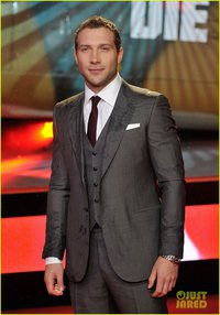 <p>Джей Кортни</p>