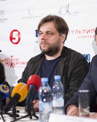 <p>Актриса Яна Новикова, режиссер Мирослав Слабошпицкий и оператор Валентин Васянович.&nbsp;<span style="line-height: 20.2999992370605px;">Фото: Наталка Дяченко</span></p>