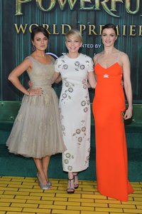 <p class="MsoNormal">Мила Кунис, Мишель Уильямс и Рейчел Вайс</p>