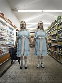 <p>Близнецы-призраки ("Сияние")</p>