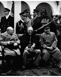 <p>Дарт Вейдер на Ялтинской конференции, 1945</p>