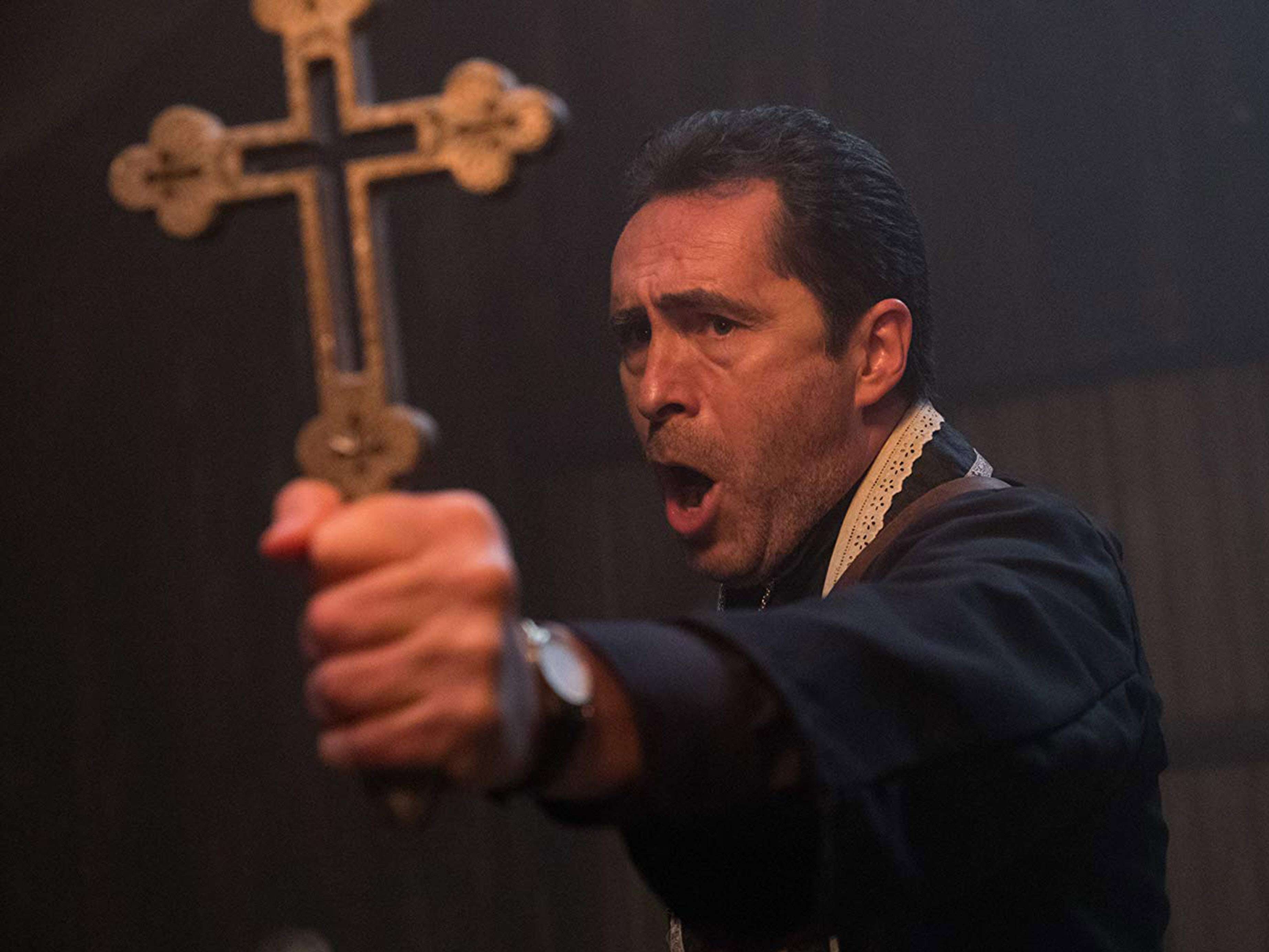 Дэмиэен Бишир в фильме "Монахиня" (2018)