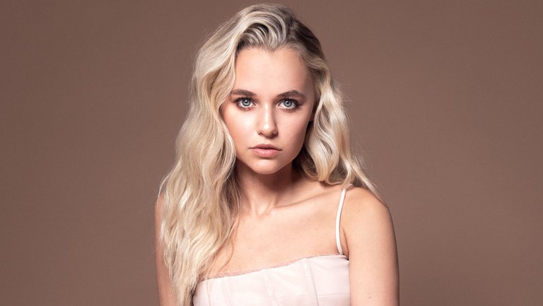 10 самых горячих актрис июля