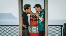 Кадр из фильма "Закону тут не место" - 2