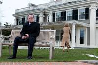 Кадр В компании мужчин