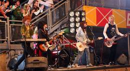 Кадр из фильма "Ранетки" - 2