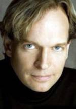 Лэтэм Гейнс фото