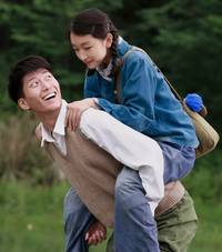 Кадр Под ветвями боярышника