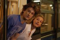 Кадр Поцелуй сквозь стену