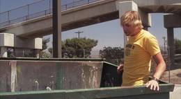 Кадр из фильма "Дом вдребезги" - 1