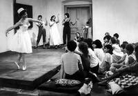 Кадр Старики на уборке хмеля