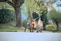 Кадр Рука, качающая колыбель