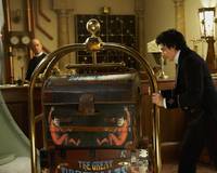 Кадр Мэрайа Мунди и шкатулка Мидаса