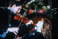 Кадр Услуга, часы и очень большая рыба