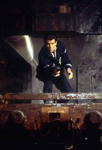 Кадр И целого мира мало