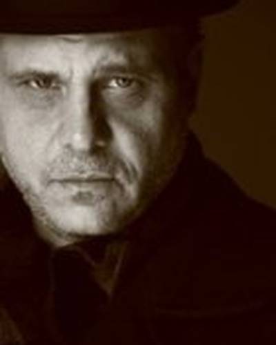 Дэннис В. Холл фото