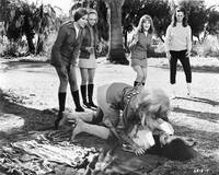 Кадр Банда в мини-юбках