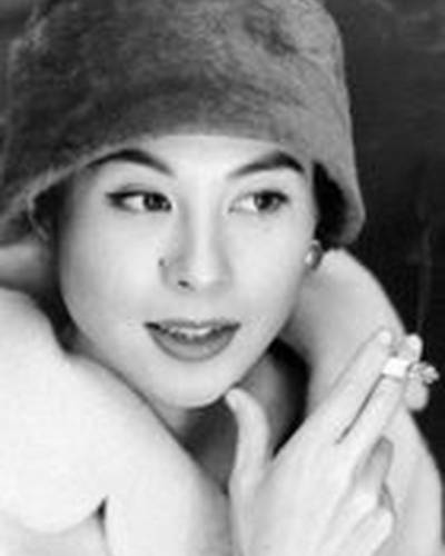 Ёсико Куга фото