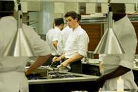 Кадр Шеф Адам Джонс