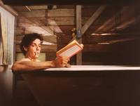 Кадр Он умер с фалафелем в руке