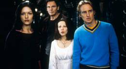 Кадр из фильма "Призрак дома на холме" - 1