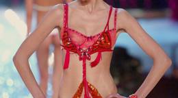 Кадр из фильма "Показ мод Victoria