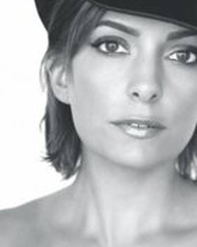 Becca Battoe фото