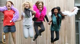 Кадр из фильма "Ангус, стринги и поцелуи взасос" - 1