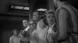 Кадр из фильма "Для жениха нет места" - 1