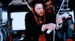 Кадр из фильма "Остров Медвежий" - 1