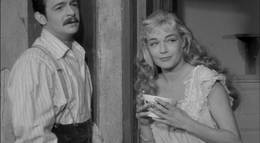 Кадр из фильма "Золотая каска" - 2