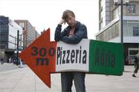 Кадр Мужчины в большом городе