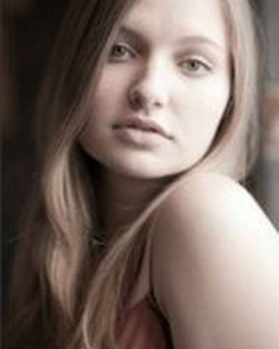 Julia Barrett-Mitchell фото