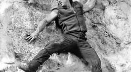 Кадр из фильма "Скалолаз" - 2