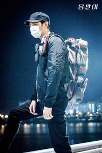 Кадр Ён Паль: Подпольный доктор