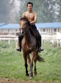 Кадр Пусть летят пули