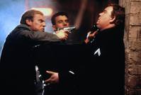 Кадр Вооружены и опасны