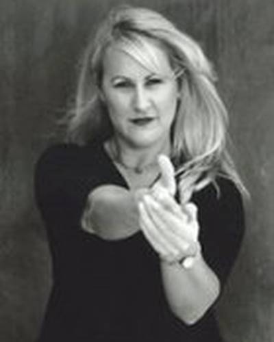 Джули Стрэнахен фото