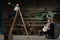 Кадр Париж! Париж!