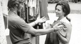 Кадр из фильма "Прогулка по Луне" - 1