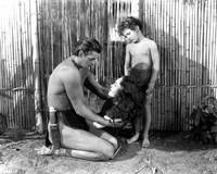 Кадр Тарзан находит сына