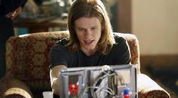 Кадр из фильма "МакГайвер" - 2